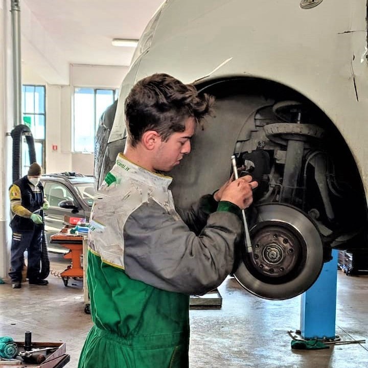 Autofficina  Officina     Gommista    Centro Revisione Riccione Rimini