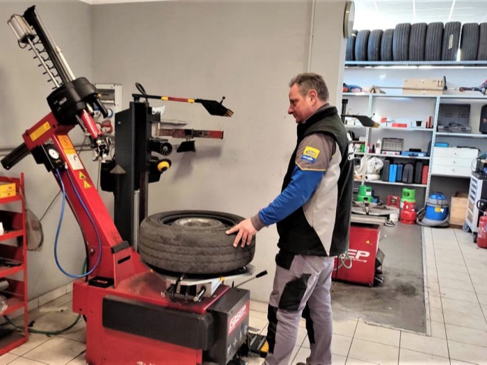 Autofficina  Officina     Gommista    Centro Revisione Riccione Rimini